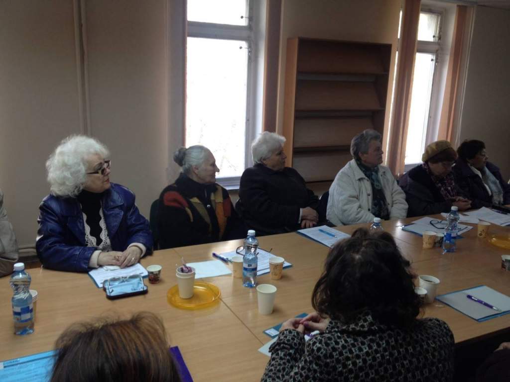 У Житомирі організували тренінг з фінансової грамотності для людей похилого віку