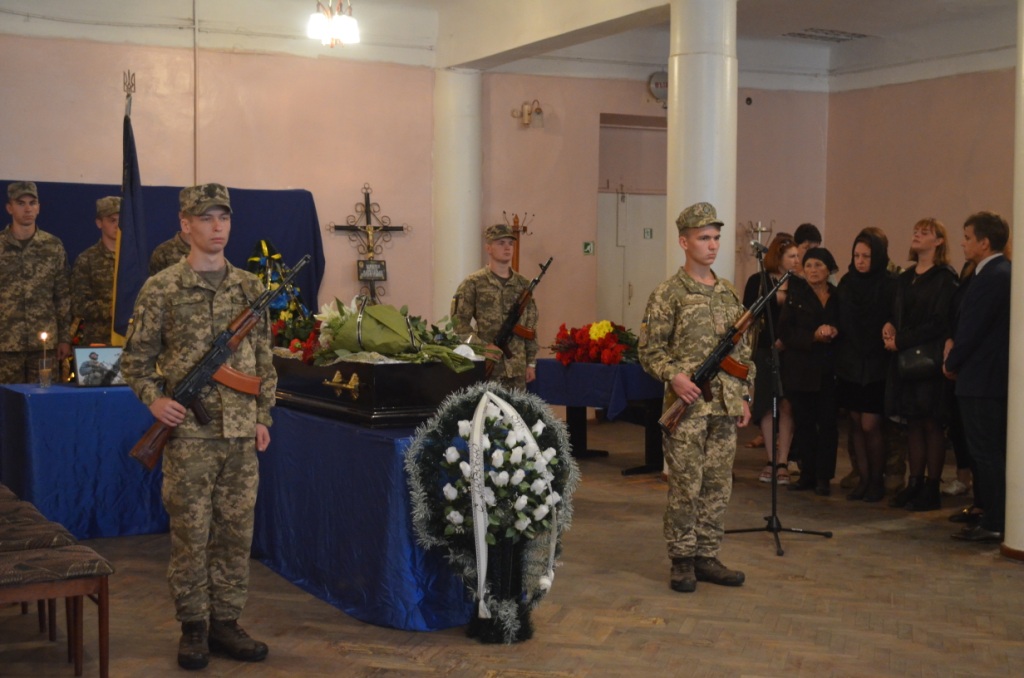 Житомиряни попрощалися з учасником бойових дій Сергієм Шмиріним