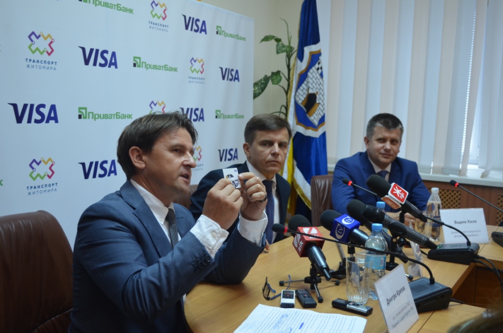 Сергій Сухомлин: Житомир став першим містом в Україні, де в комунальному наземному транспорті приймаються безконтактні картки