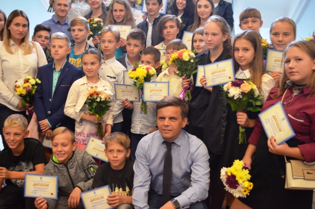 Стипендіями та грантами міського голови нагороджували сьогодні у Житомирській міській раді  