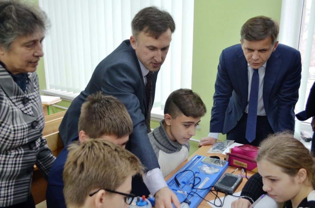 Сергій Сухомлин: Ми прагнемо, щоб сучасне лабораторне обладнання було у всіх школах Житомира