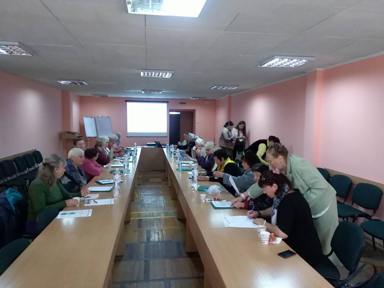  У Житомирі відбувся тренінг з фінансової грамотності для пенсіонерів