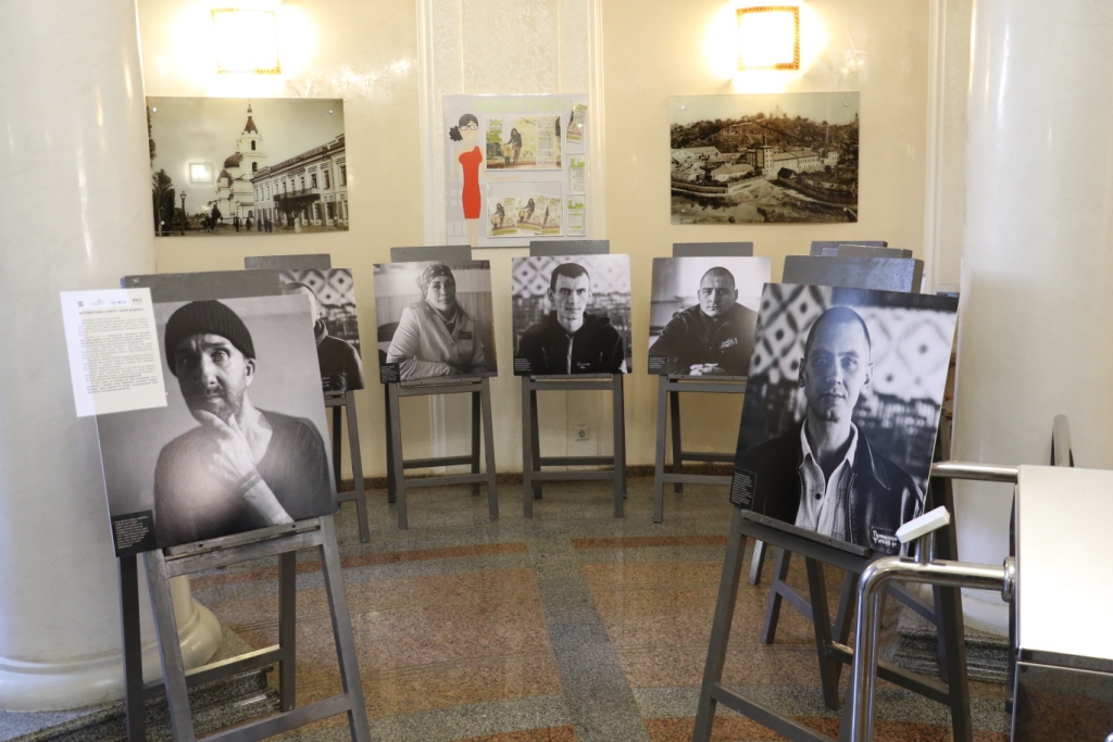У міській раді відкрили фотовиставку «Освіта-шлях додому»