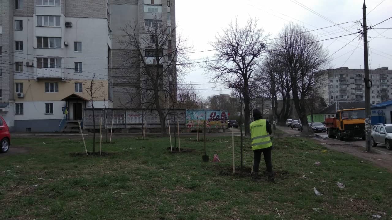 У Житомирі продовжується весняне прибирання