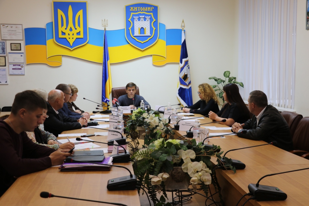 Позачергове засідання виконавчого комітету розпочалось хвилиною мовчання