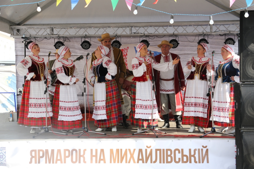 Як на Михайлівській зустріли  народні колективи з Республіки Білорусь