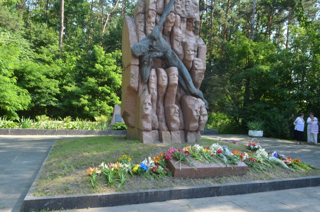 У Житомирі вшанували пам'ять жертв війни в Україні