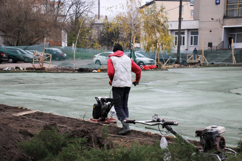 Перший у Житомирі скейтпарк:  як  будується майданчик для екстремалів