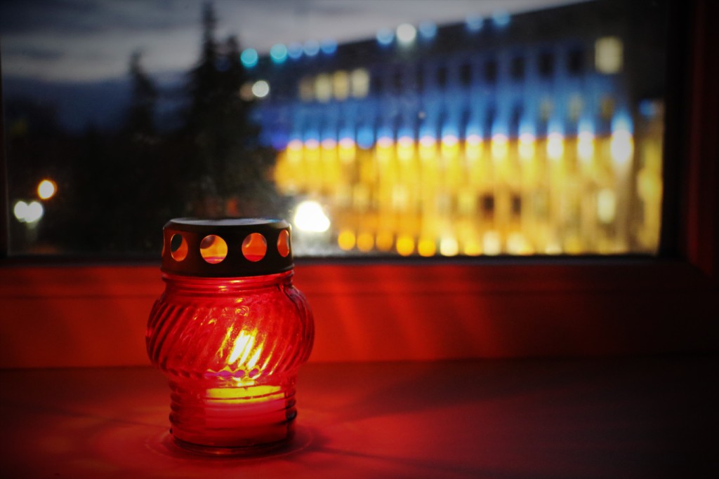 Запаліть свічку пам'яті  у своїх оселях  о  16:00 год  28 листопада -  у День пам'яті жертв Голодоморів 