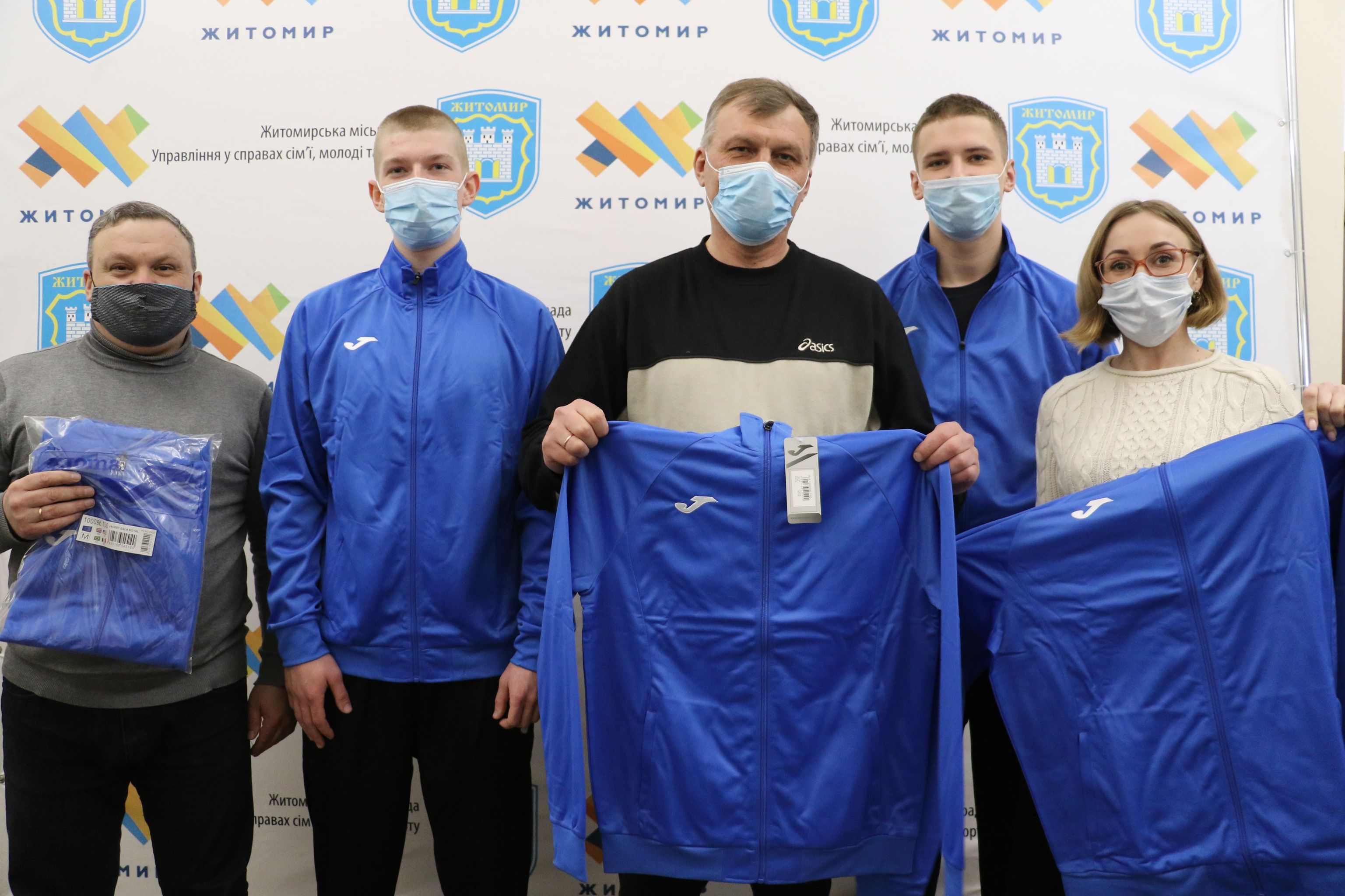 Для участі у фінальних змаганнях чемпіонату України з волейболу команді «Житичі - ДЮСШ №1» вручили спортивні костюми