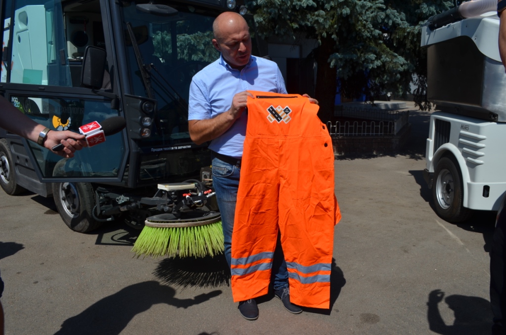 Житомир купил новую технику для уборки улиц и дорог
