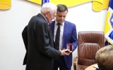 Під час засідання виконавчого комітету міський голова Сергій Сухомлин вручив нагороди