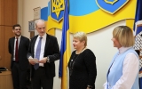 Житомирській освітянці вручив нагороду Посол Франції в Україні 