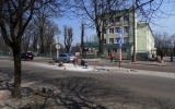Біля житомирської ЗОШ №8 тривають роботи з будівництва пішохідного переходу з острівцем безпеки