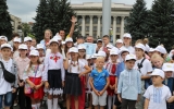 Рекорд: житомирські діти створили найбільшу картину про Україну!