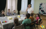 Лікування мистецтвом: в Домі української культури діти розписували гіпсові фігурки