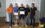 Житомирська борчиня Ірина Бондар отримала спортивне екіпірування для виступів на змаганнях та грошову винагороду