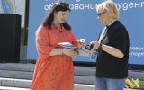 Наталію Тарасенко, голову ради ЖОМГО «Паритет», нагородили годинником міського голови