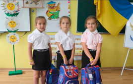 Трійнята Марійка, Дарʼя та Олександра Ільницькі пішли в перший клас