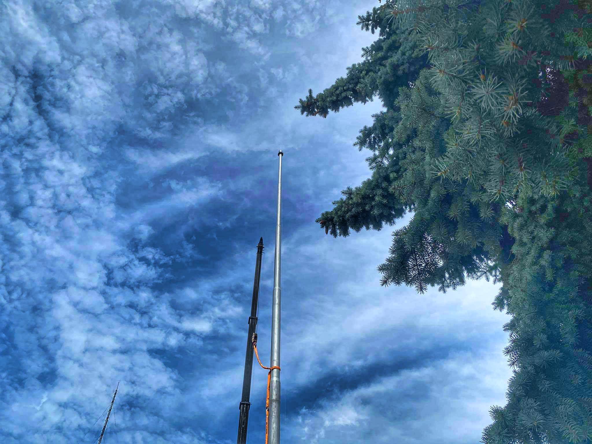 У Житомирі встановили 50-метровий флагшток 