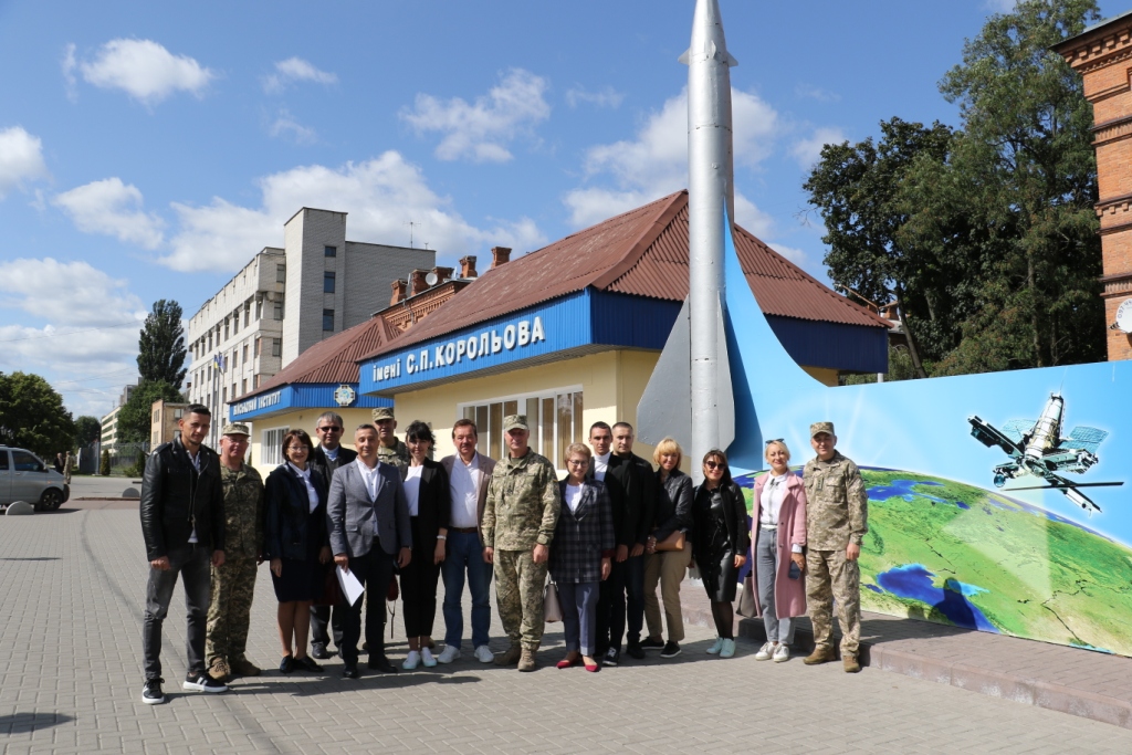 Депутати міської ради  зустрілися з керівництвом та курсантами військового інституту імені С. П. Корольова