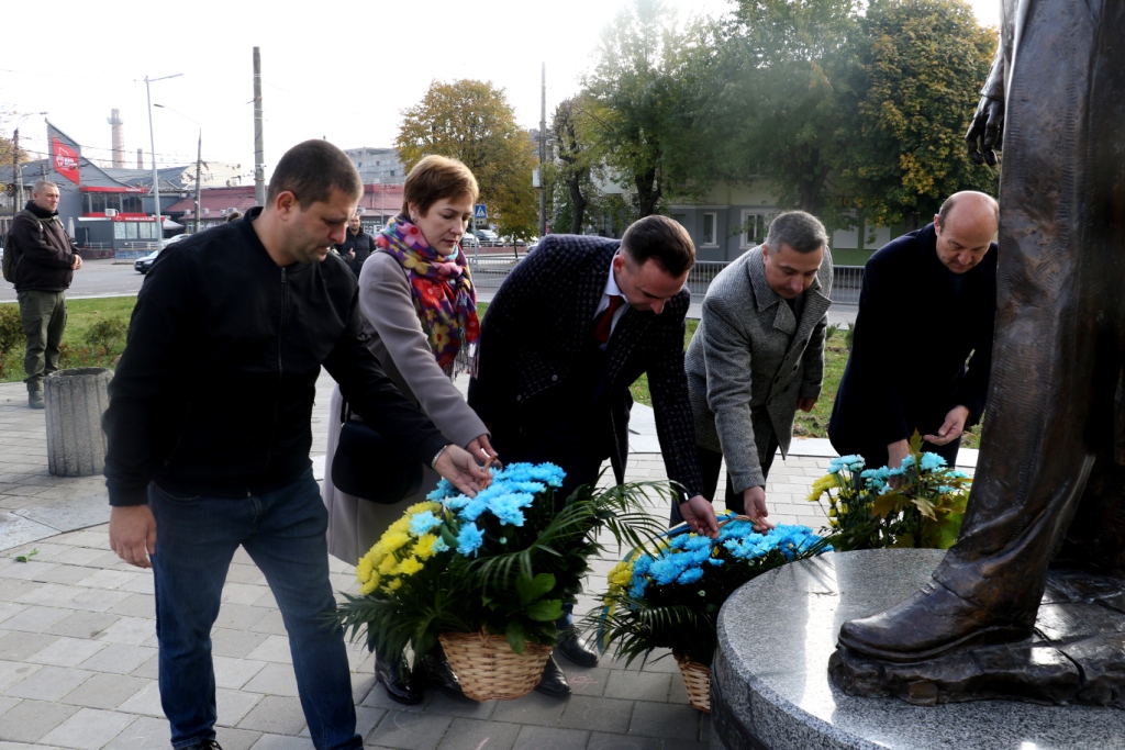 «Пам’ятай, що ти все й усюди є українець»: житомиряни вшанували  пам'ять Ольжича, Сеника та Сціборського