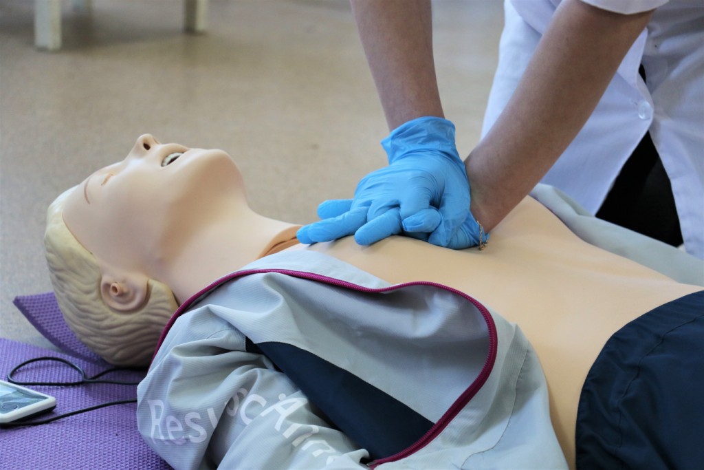 Тренінг з порятунку життя:  основи домедичної допомоги від студентів-медиків