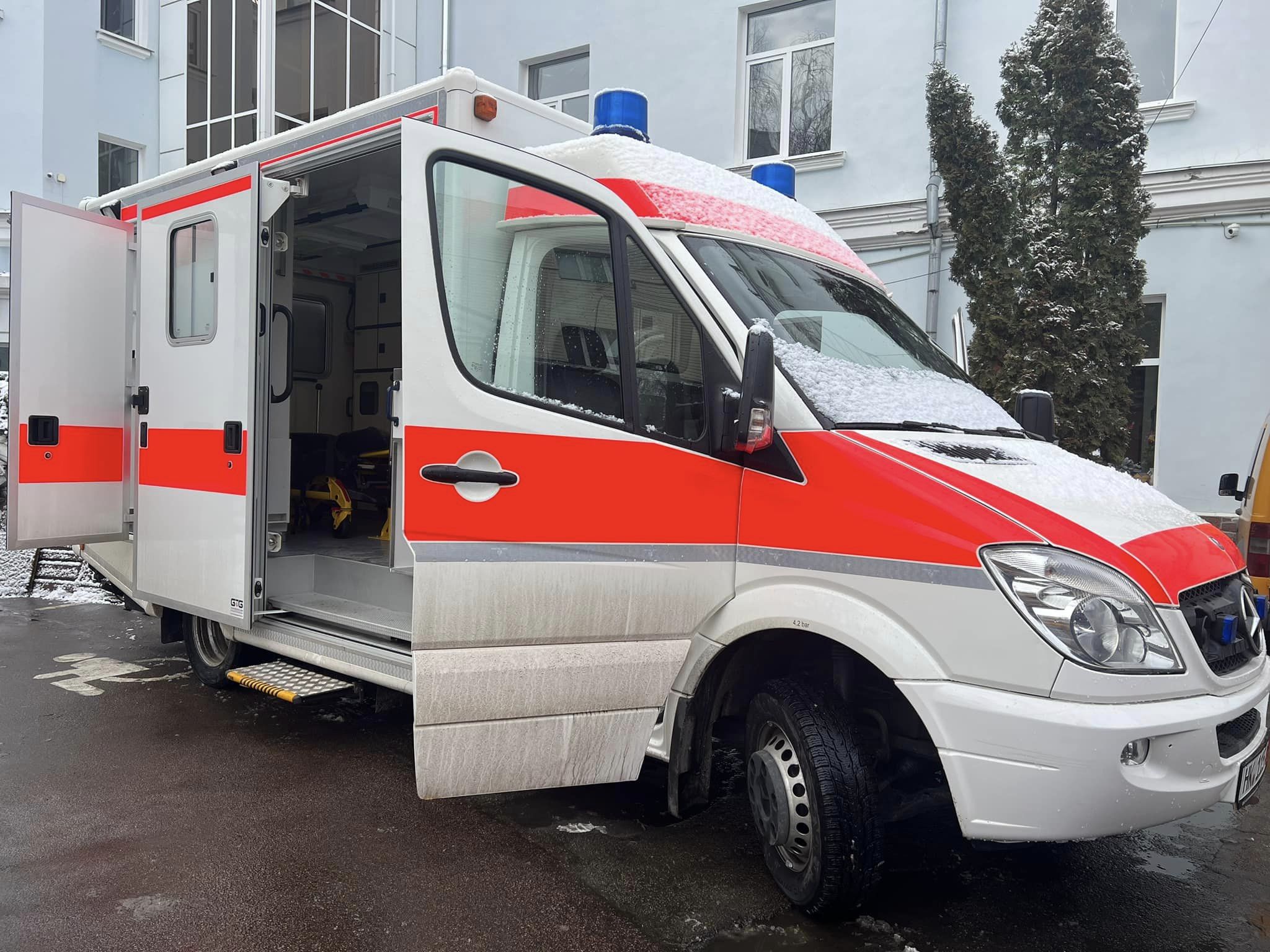 Авто швидкої допомоги передали КП «Лікарня №2 імені В.П. Павлусенка»