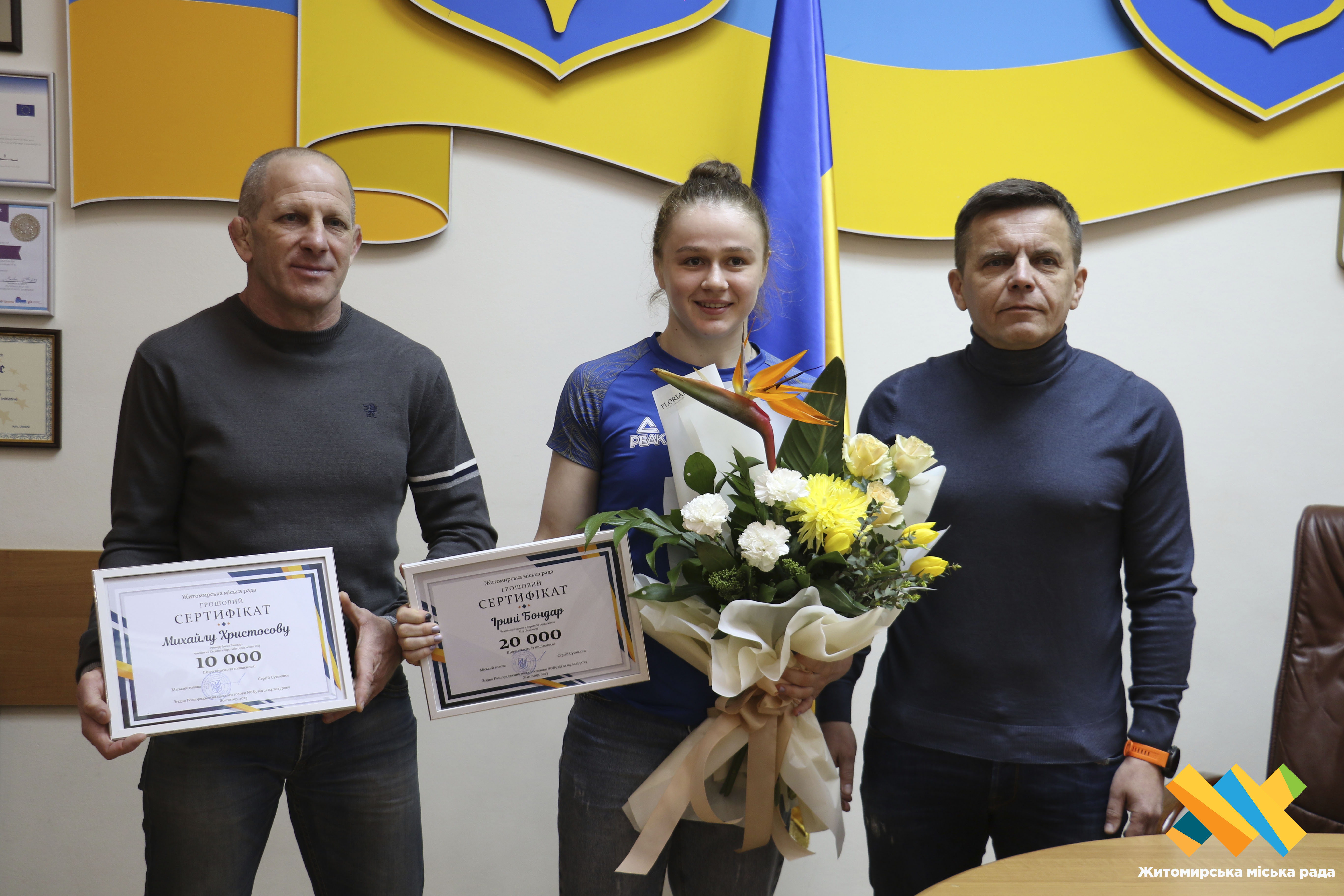 Сергій Сухомлин вручив грошові винагороди житомирській борчині та її тренеру 