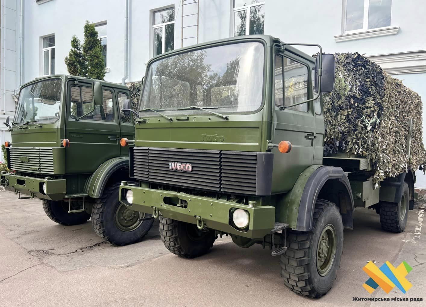 2 вантажівки Iveco Magirus передали одній із житомирських військових частин