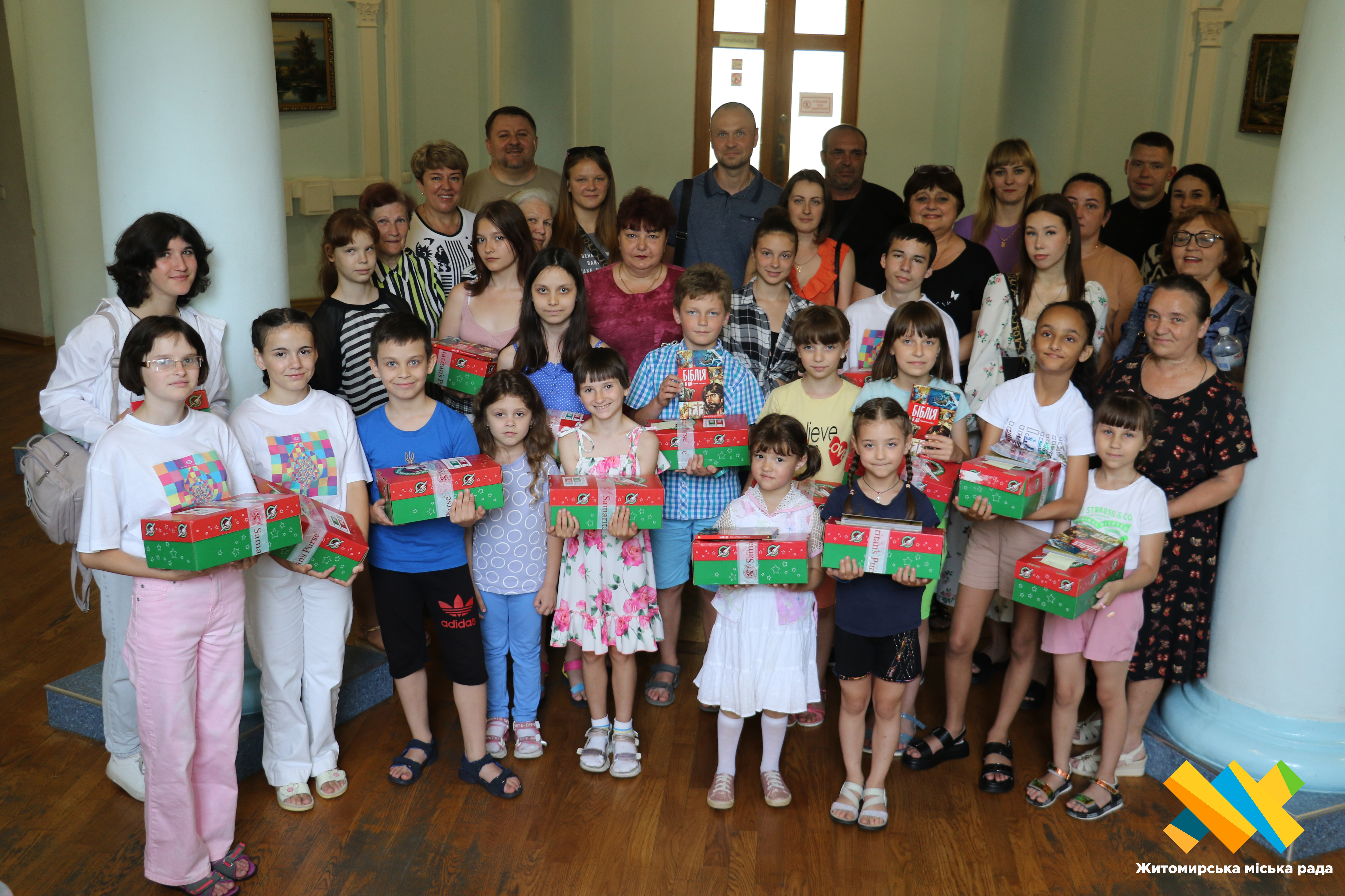 Дітей із сімейних форм виховання, яких прихистила Житомирська громада, привітали з Днем родини