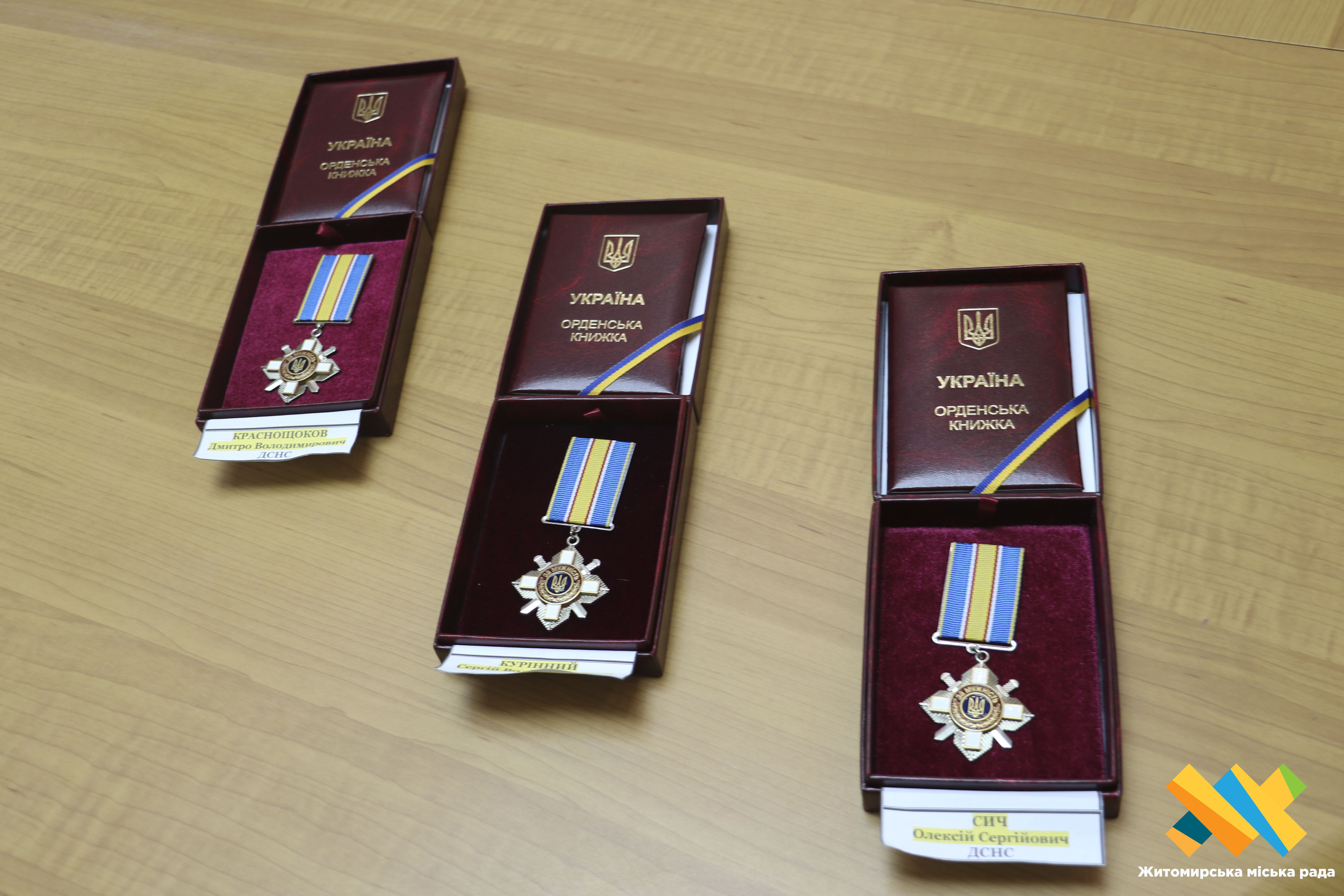 Ордени – посмертно: житомирським загиблим рятувальникам присвоєно державні нагороди. Їх отримали рідні Героїв