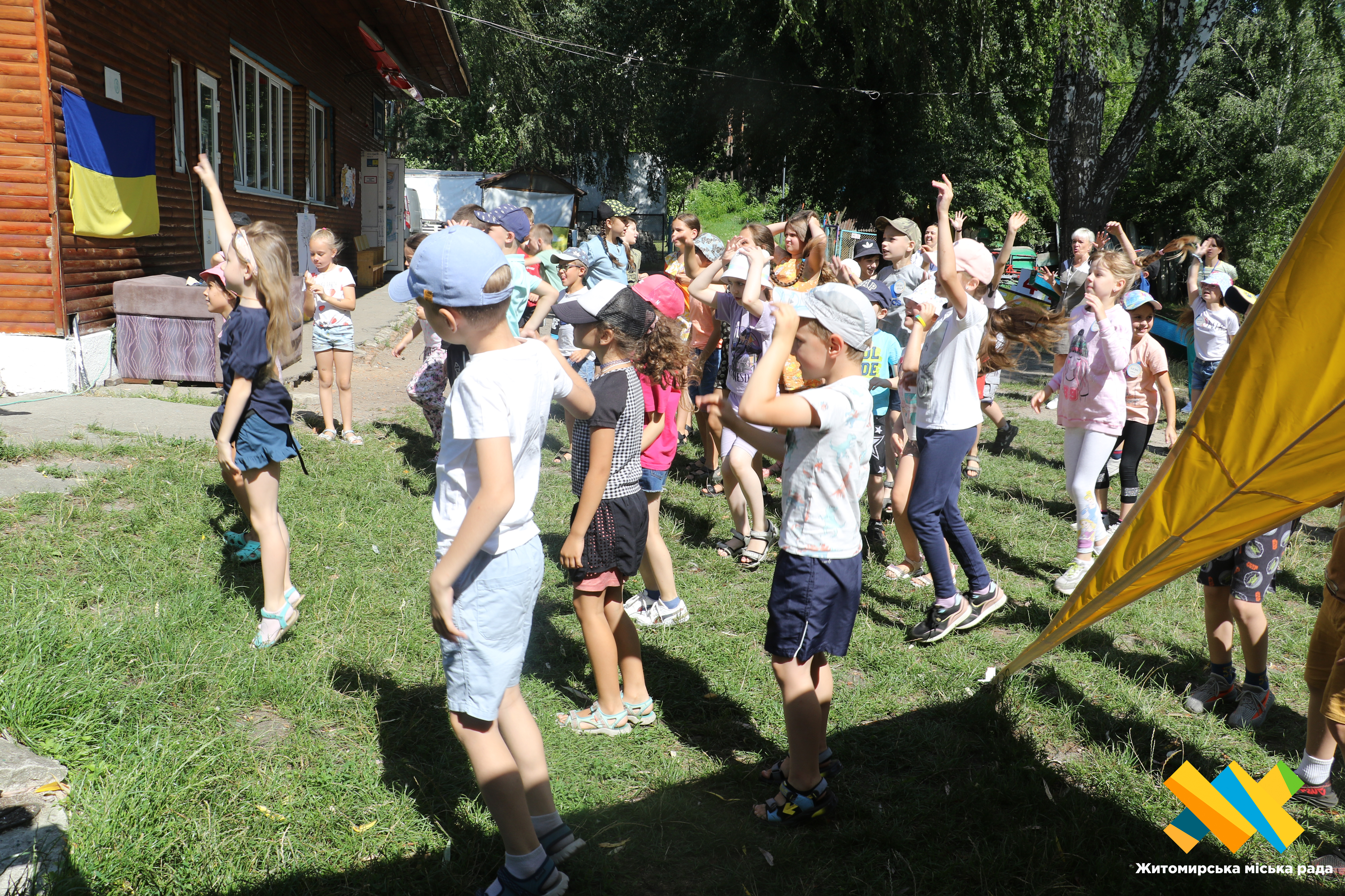 В межах ініціативи DECIDE Summer Clubs «Ми вдома – в Україні» проводяться активності для дітей при підліткових клубах за місцем проживання