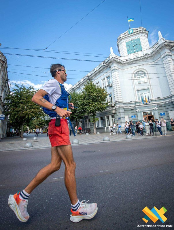 Амстердам-Київ. Спортсмен із Нідерландів біжить за Україну