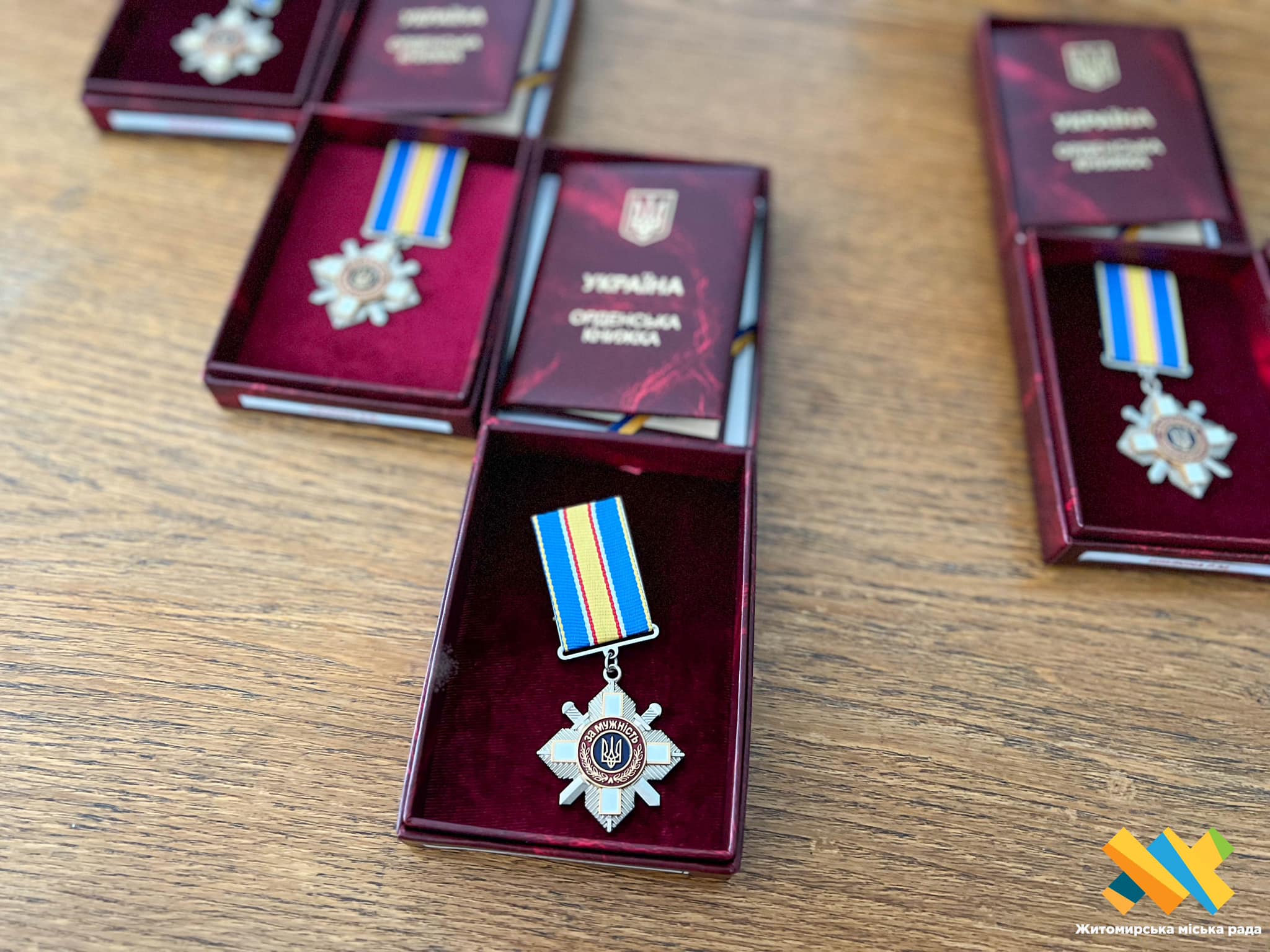 Державні нагороди… Ордени «За мужність III ступеня (посмертно) передали рідним Героїв, які повернулись на щиті…