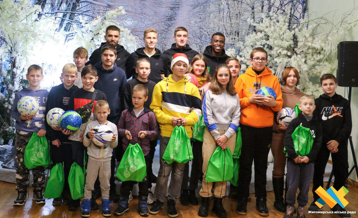 Житомирські футболісти вручили подарунки дітям до різдвяних свят
