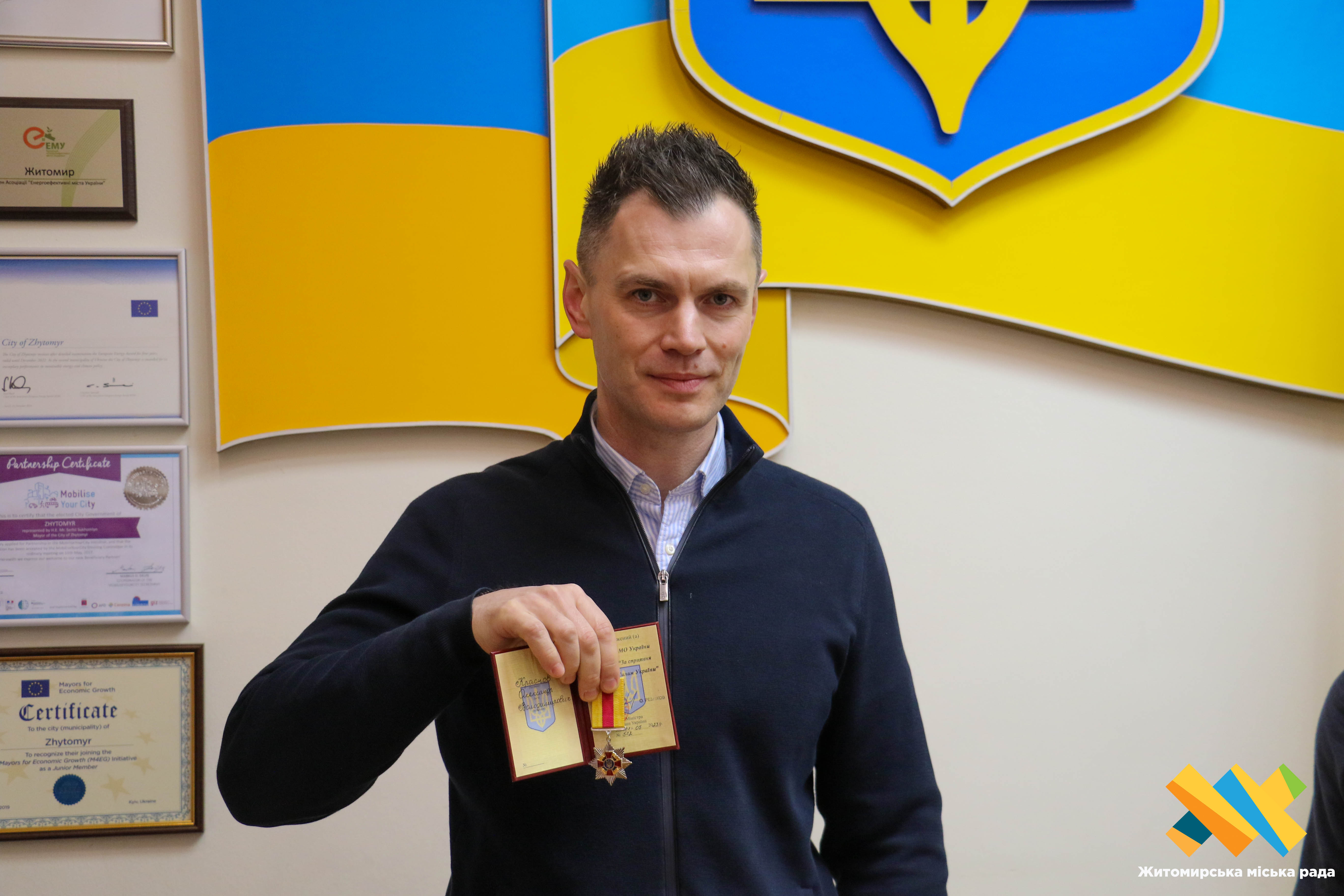 Волонтеру Олександру Краснову вручили відзнаку Міністерства Оборони України
