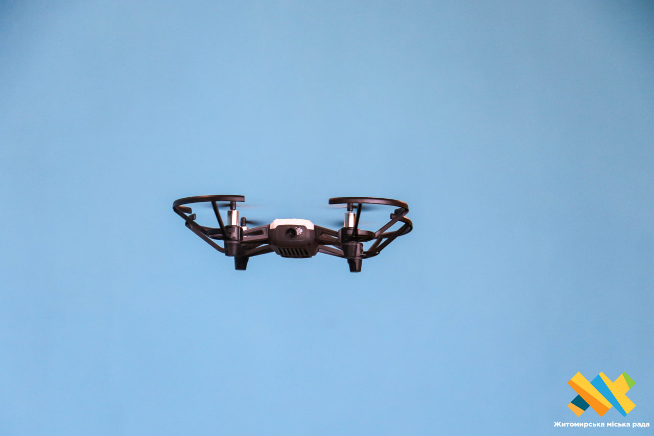 Житомирські старшокласники вчаться керувати дронами