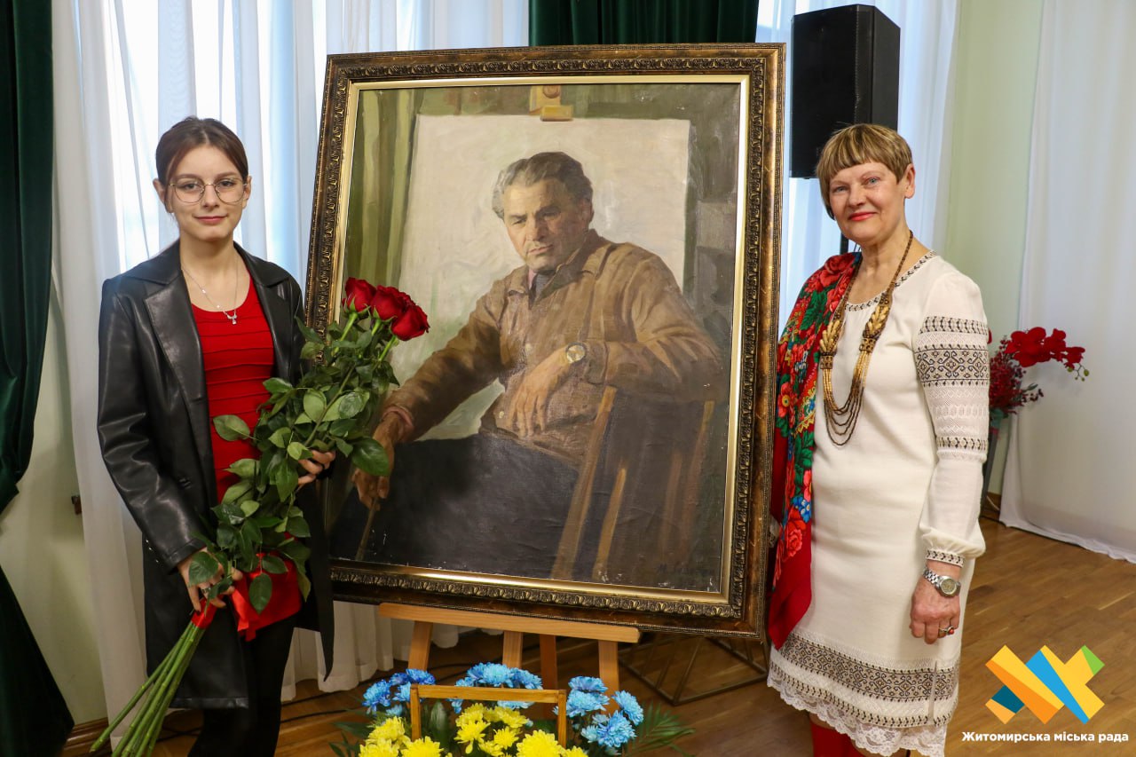 У Домі української культури відкрили виставку Миколи Максименка «Крим Наш. Весна надії»