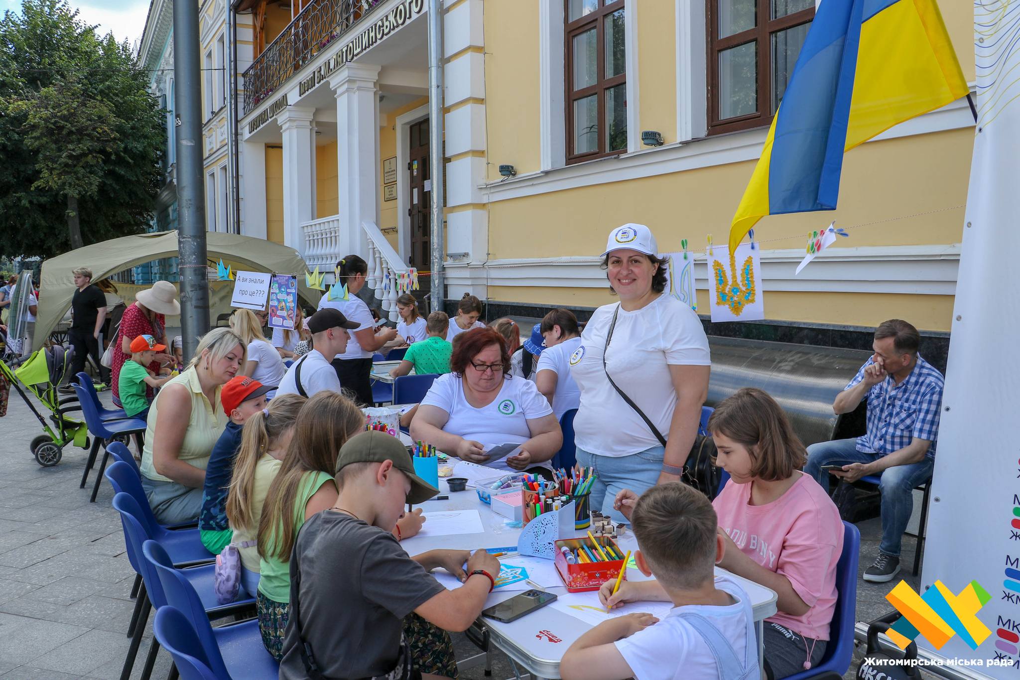 До Дня Конституції України на Михайлівській проводять майстеркласи для дітей